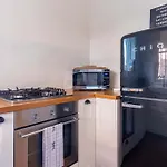 Art Deco 1 Bed Apt Close To Beach & Cbd