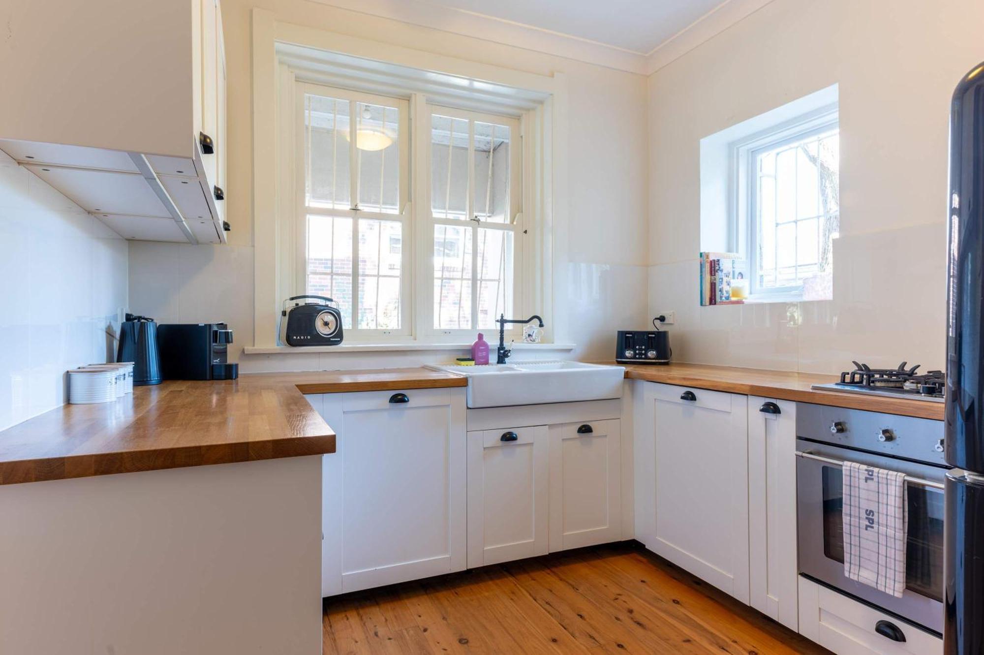 Art Deco 1 Bed Close To & Cbd
