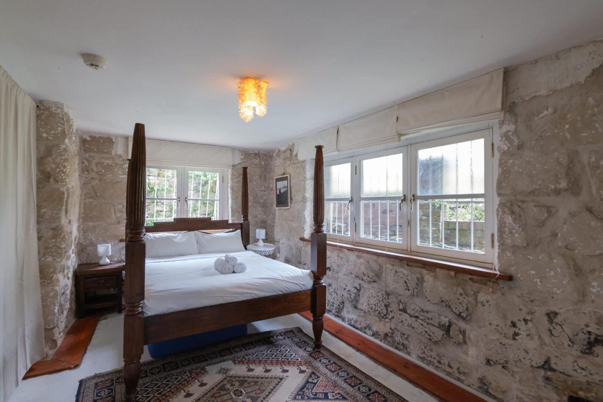 Art Deco 1 Bed Close To & Cbd Apartment